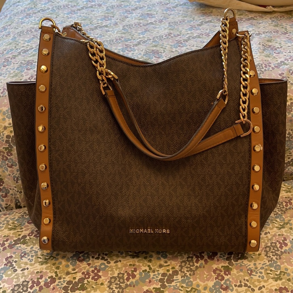 Michael Kors Shoulder bag. Gently used.